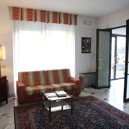 Hotel Paris Castel Goffredo Buitenkant foto