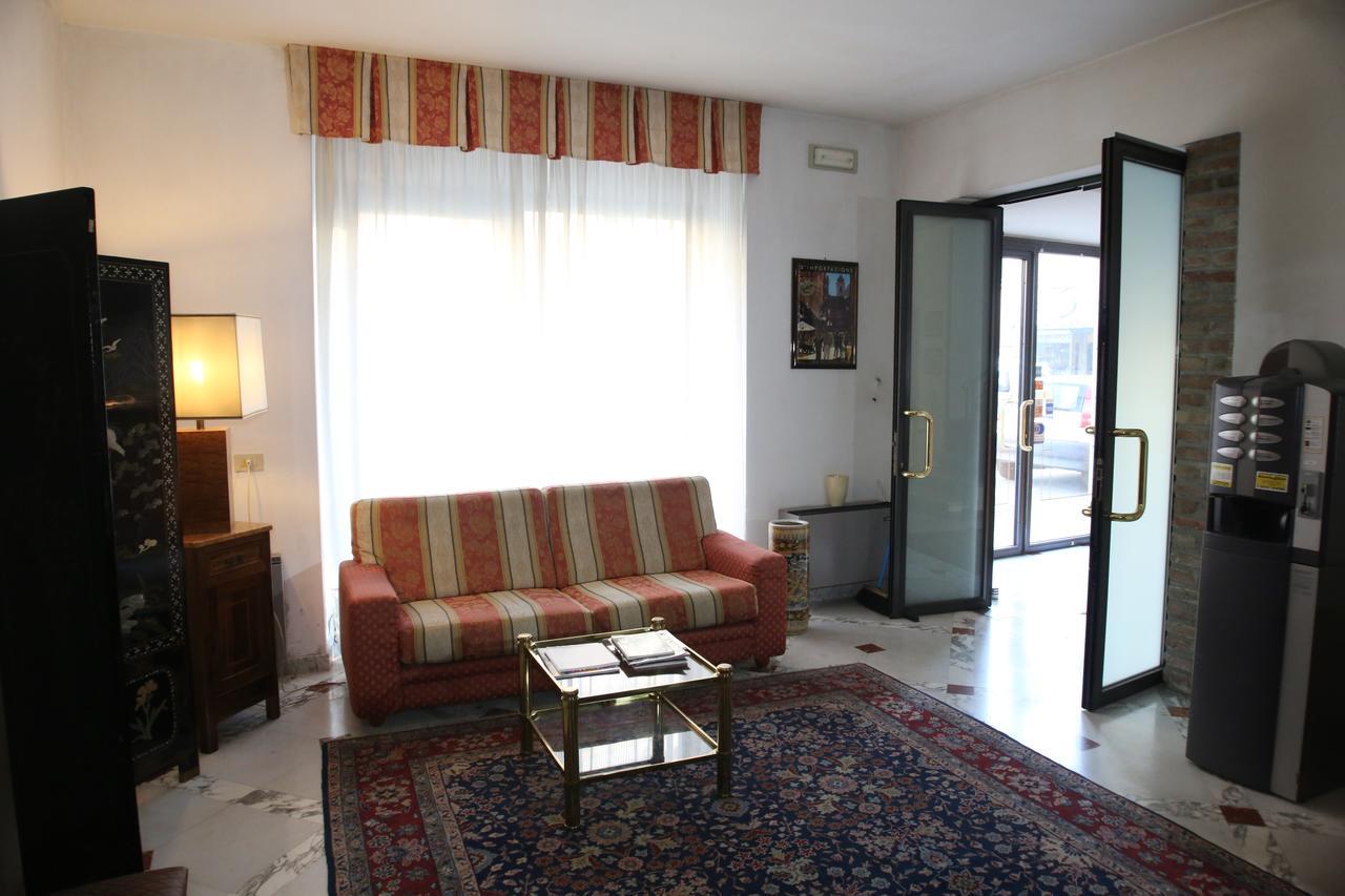 Hotel Paris Castel Goffredo Buitenkant foto