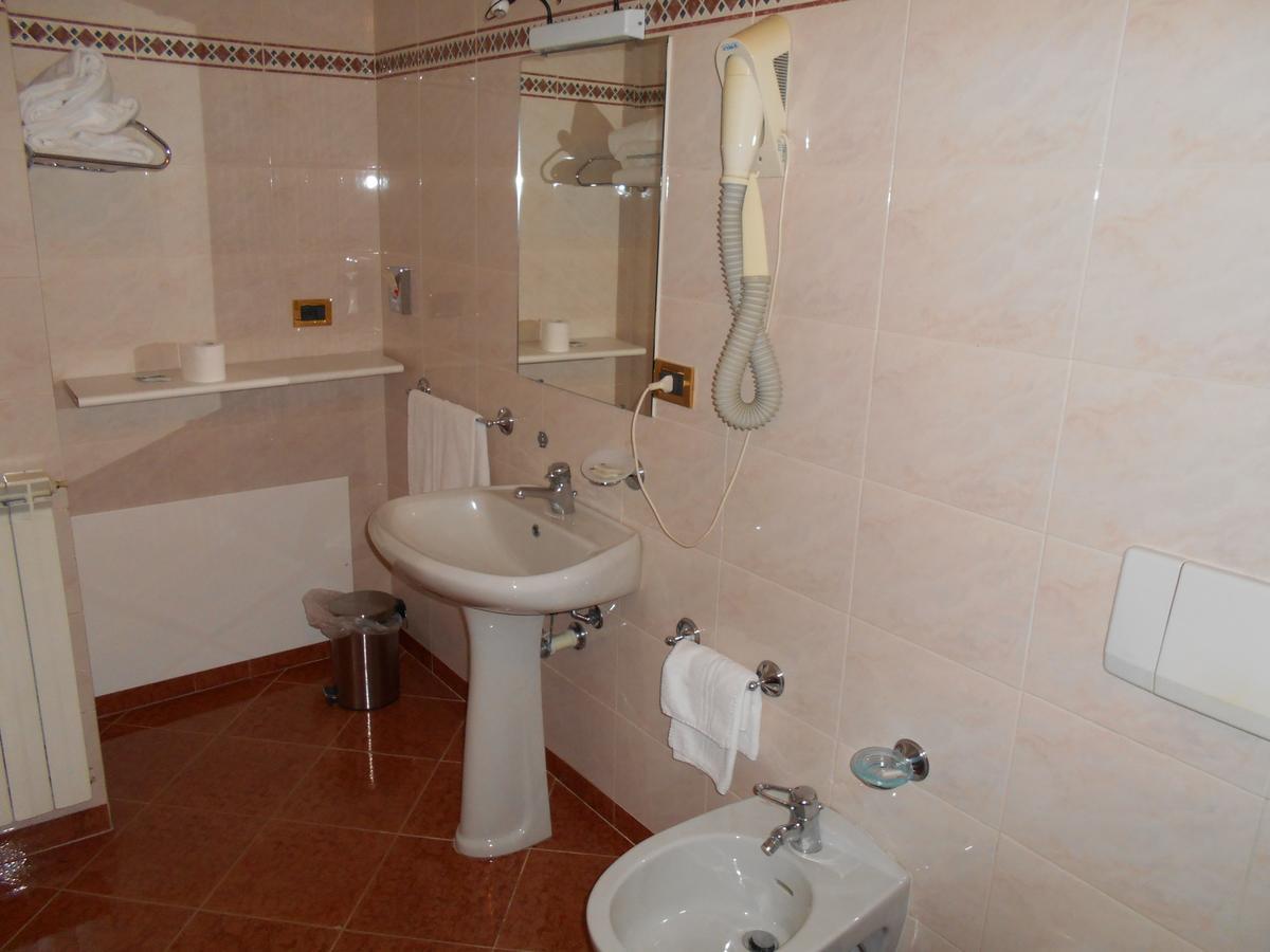 Hotel Paris Castel Goffredo Buitenkant foto