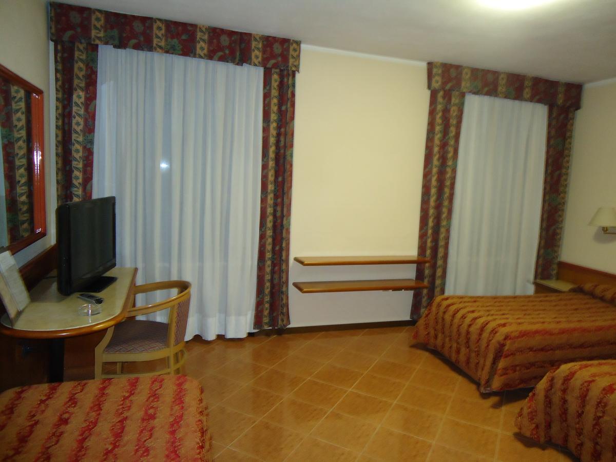 Hotel Paris Castel Goffredo Buitenkant foto